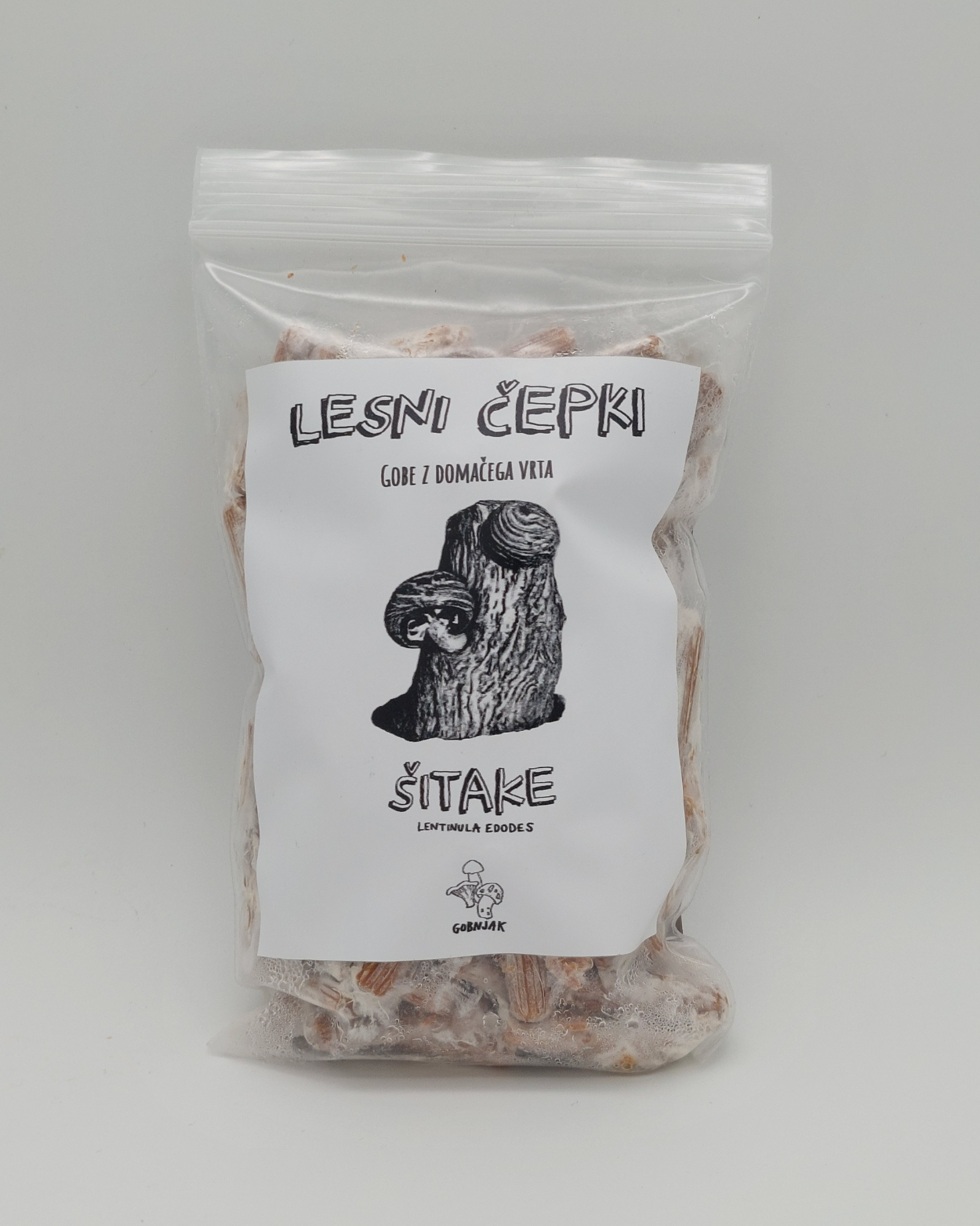 Micelij na lesnih čepkih - Gobnjak